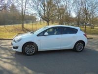 Gebraucht Opel Astra 110 PS (80 kW) 2014 Weiß Limousine