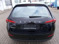 Neu Skoda Scala Ambition 110 PS (80 kW) 2025 Blackmagic perleffekt Kleinwagen