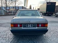 Gebraucht Mercedes 190 118 PS (86 kW) 1986 Gold Limousine