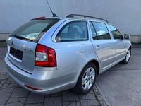 Gebraucht Skoda Octavia Elegance 105 PS (77 kW) 2012 Brilliantsilber metallic Kombi
