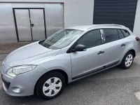 Gebraucht Renault Mégane GrandTour Expression 106 PS (77 kW) 2011 Platingrau Kombi