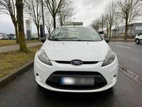 Gebraucht Ford Fiesta 60 PS (44 kW) 2012 Weiß Kleinwagen