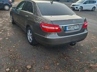 Gebraucht Mercedes E220 Edition 170 PS (125 kW) 2012 Beige Limousine