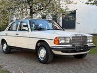 Gebraucht Mercedes E280 1983 Grün Limousine