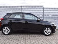 Gebraucht Hyundai i20 Active 75 PS (55 kW) 2016 Schwarz Kleinwagen