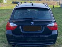 Gebraucht BMW 318 129 PS (94 kW) 2007 Schwarz Kombi