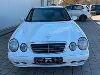 Gebraucht Mercedes E220 115 PS (84 kW) 2000 Weiß Limousine