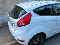 Gebraucht Ford Fiesta 60 PS (44 kW) 2010 Weiß Kleinwagen