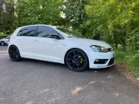 Używany VW Golf VII Highline 140 KM (102 kW) 2013 Biały Sedan/Limuzyna