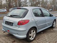 Gebraucht Peugeot 206 Tendance 75 PS (55 kW) 2007 Blau Limousine