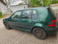 Second-hand VW Golf IV Edition 75 CP (55 kW) 2001 Verde Berlinǎ