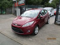 Gebraucht Ford Fiesta Trend 60 PS (44 kW) 2010 Rot Kleinwagen
