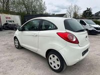 Gebraucht Ford Ka Trend 69 PS (50 kW) 2014 Crystalweiß Kleinwagen