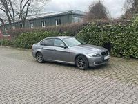 Gebraucht BMW 318 Exclusive 143 PS (105 kW) 2010 Grau Limousine