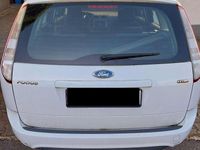 Gebraucht Ford Focus 109 PS (80 kW) 2010 Weiß Kombi