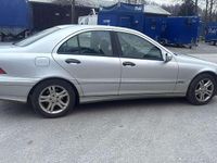 Gebraucht Mercedes C180 143 PS (105 kW) 2004 Brillantsilber  metalliclack Limousine