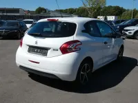 Gebraucht Peugeot 208 Access 68 PS (50 kW) 2014 Weiß Kleinwagen