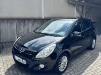 Gebraucht Hyundai i20 Edition 86 PS (63 kW) 2012 Schwarz Kleinwagen
