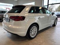 Gebraucht Audi A3 Ambiente 125 PS (91 kW) 2015 Weiß Limousine