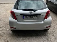 Gebraucht Toyota Yaris 69 PS (50 kW) 2012 Silber Kleinwagen