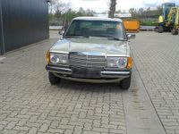 Gebraucht Mercedes E230 136 PS (100 kW) 1981 Grün Limousine