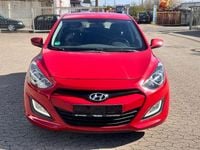 Gebraucht Hyundai i30 99 PS (72 kW) 2012 Rot Limousine