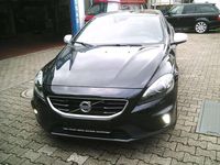 Gebraucht Volvo V40 Momentum 120 PS (88 kW) 2015 Onyx black / metallic Kombi