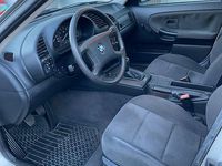 Gebraucht BMW 316 99 PS (72 kW) 1992 Weiß Limousine