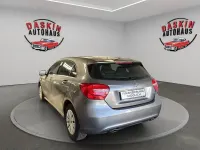 Gebraucht Mercedes A180 109 PS (80 kW) 2013 Mountaingrau  met. Kleinwagen