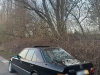 Gebraucht Mercedes E400 279 PS (205 kW) 1992 Schwarz Limousine