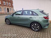 Gebraucht Kia Ceed 99 PS (72 kW) 2025 Experienzgrün Kleinwagen