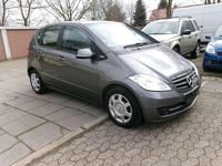 Gebraucht Mercedes A160 90 PS (66 kW) 2011 Mountaingrau  met. Kleinwagen