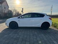 Gebraucht Opel Astra 140 PS (102 kW) 2012 Weiß Limousine