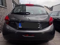 Gebraucht Peugeot 208 Active 83 PS (61 kW) 2017 Kleinwagen