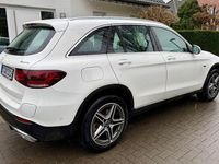 Gebraucht Mercedes GLC300e 211 PS (155 kW) 2021 Weiß SUV