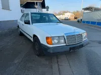 Gebraucht Mercedes E230 132 PS (97 kW) 1987 Weiß Limousine