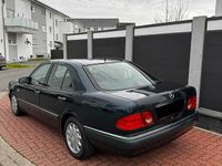 Gebraucht Mercedes E280 Elegance 204 PS (150 kW) 1997 Schwarz Limousine