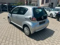 Gebraucht Toyota Aygo Basis 68 PS (50 kW) 2010 Silber Kleinwagen