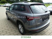 Neu Skoda Karoq Selection 150 PS (110 kW) 2025 Grau SUV