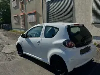Gebraucht Toyota Aygo 68 PS (50 kW) 2010 Weiß Kleinwagen