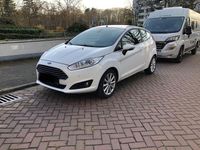 Gebraucht Ford Fiesta Celebration 101 PS (74 kW) 2016 Weiß Kleinwagen