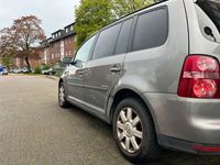gebraucht VW Touran United – Grau – Benzin - 7 Sitzplätze