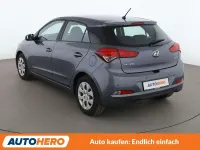 Gebraucht Hyundai i20 Trend 84 PS (61 kW) 2018 Grau Kleinwagen