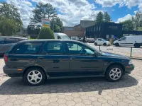Gebraucht Volvo V40 122 PS (89 kW) 1998 Schwarz Kombi