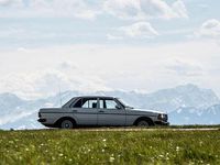 Gebraucht Mercedes E230 131 PS (96 kW) 1984 Weiß Limousine