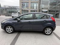 Gebraucht Ford Fiesta 75 PS (55 kW) 2014 Grau Kleinwagen