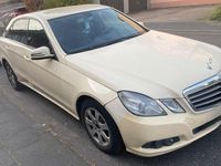 Gebraucht Mercedes E200 Elegance 136 PS (100 kW) 2011 Beige Limousine