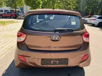Gebraucht Hyundai i10 87 PS (63 kW) 2016 Braun Kleinwagen