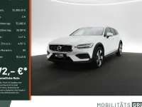 Używany Volvo V60 CC Plus 197 KM (144 kW) 2023 Biały Kombi