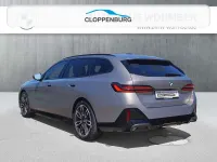 Gebraucht BMW 520 M Sport 197 PS (144 kW) 2024 Oxidgrau Kombi